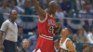 Michael-Jordan-vs-Muggsy-Bogues