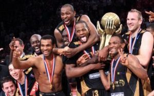 7694323900_les-nanceens-champions-de-france-2010-2011-de-la-pro-a-de-basket-en-dominant-cholet-76-74-tenant-du-titre